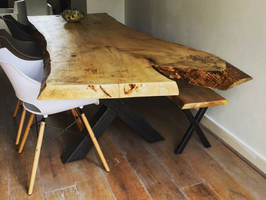 Natuurhouten tafels voor restaurants en hotels