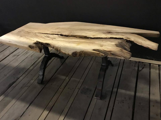 Houten tafels en krukken voor hotels en restaurants