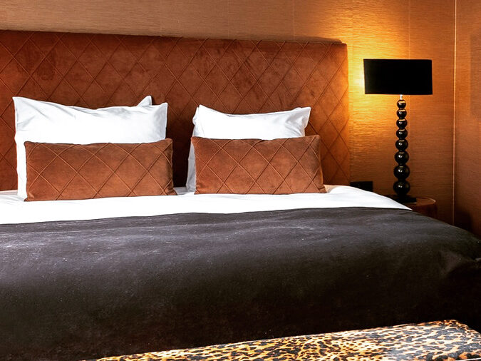 bedhead voorzien van stof met relief